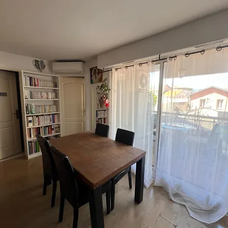 Terrasse Vue: Chic Avec Piscine Près Des Plages Apartment *