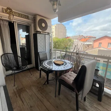 Terrasse Vue: Chic Avec Piscine Près Des Plages *